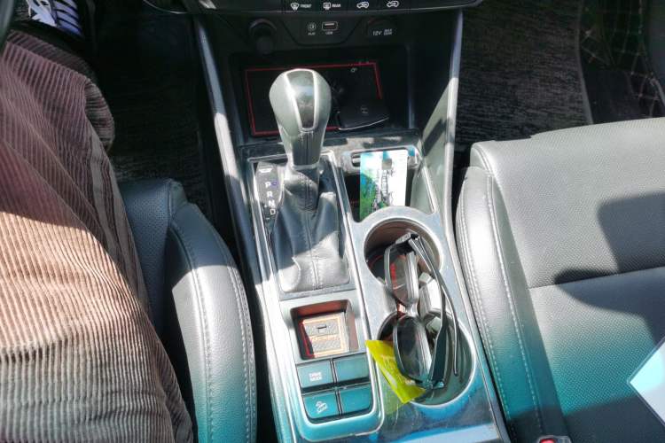 Used Hyundai Tucson 2015 1.6T Dual-Clutch Two-Wheel-Drive Smart Model Gear Lever