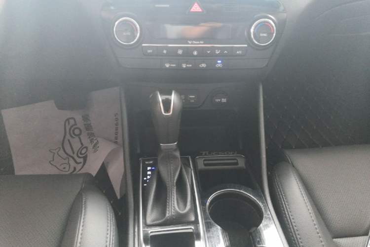 Used Hyundai Tucson 2015 1.6T Dual-Clutch Two-Wheel-Drive Smart Model Gear Lever