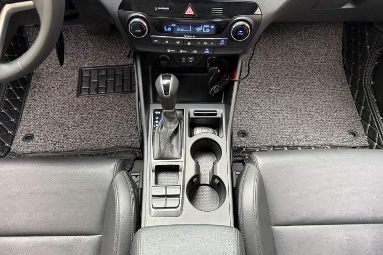 Used Hyundai Tucson 2015 1.6T Dual-Clutch Two-Wheel-Drive Smart Model Gear Lever