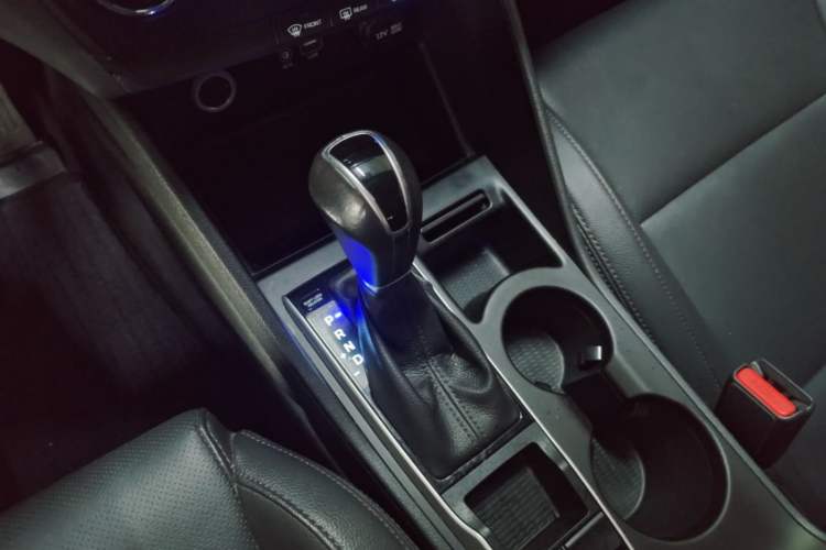 Used Hyundai Tucson 2015 2.0L Automatic Two-Wheel Drive Smart Version Gear Lever