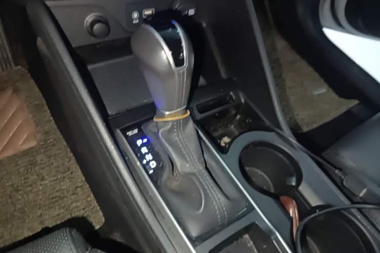 Used Hyundai Tucson 2015 2.0L Automatic Two-Wheel Drive Smart Version Gear Lever