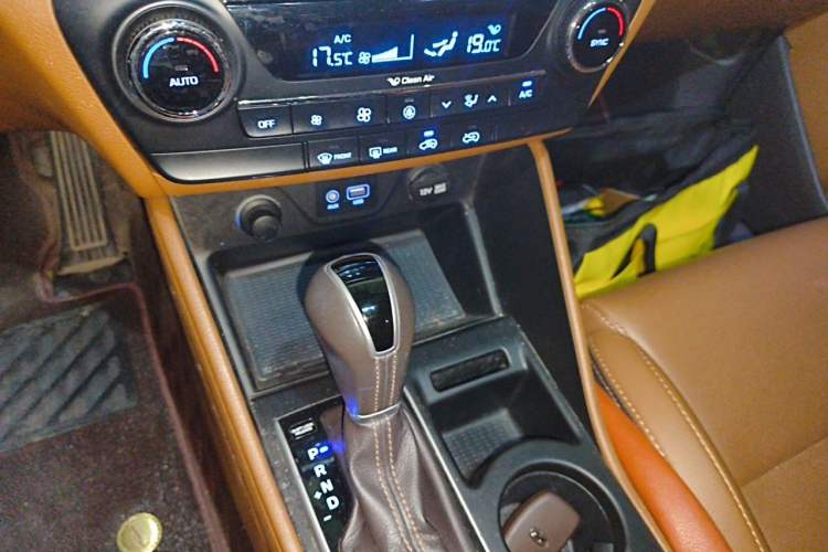 Used Hyundai Tucson 2015 1.6T Dual-Clutch Two-Wheel-Drive Smart Model Gear Lever