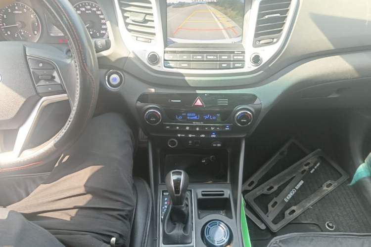 Used Hyundai Tucson 2015 1.6T Dual-Clutch Two-Wheel-Drive Smart Model Gear Lever