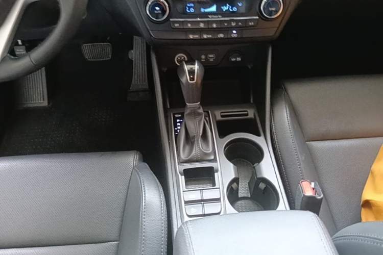 Used Hyundai Tucson 2015 1.6T Dual-Clutch Two-Wheel-Drive Smart Model Gear Lever