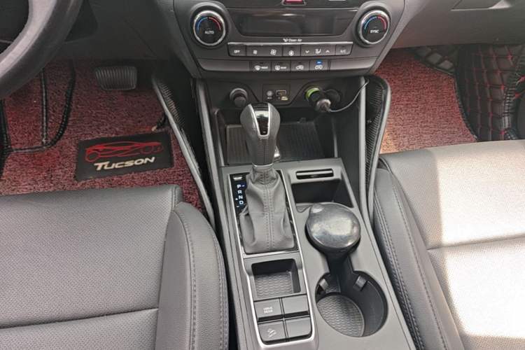 Used Hyundai Tucson 2015 1.6T Dual-Clutch Two-Wheel-Drive Smart Model Gear Lever