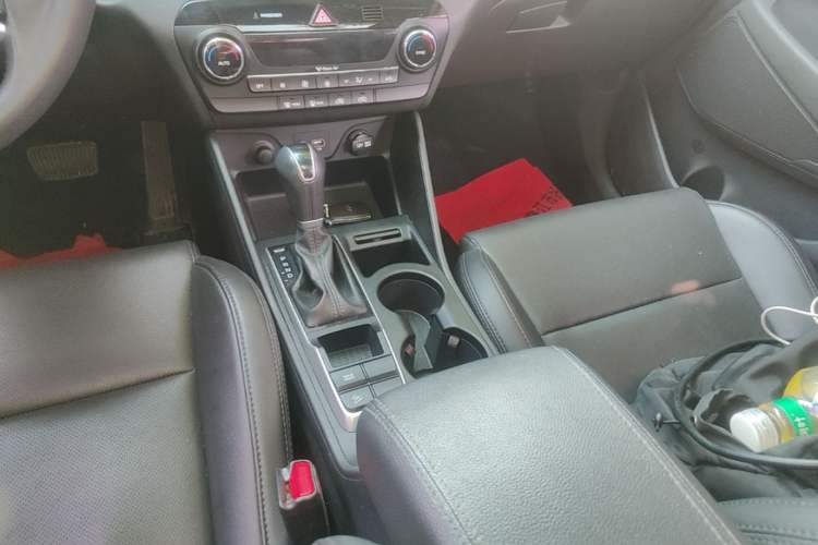 Used Hyundai Tucson 2015 1.6T Dual-Clutch Two-Wheel-Drive Smart Model Gear Lever