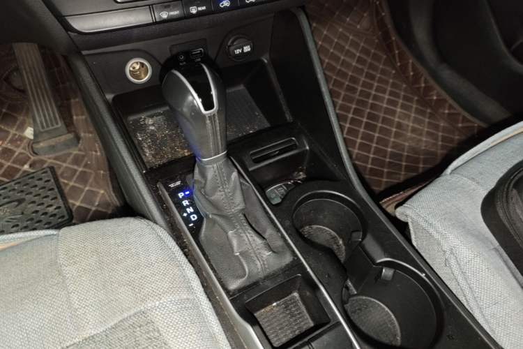 Used Hyundai Tucson 2015 1.6T Dual-Clutch Two-Wheel-Drive Smart Model Gear Lever