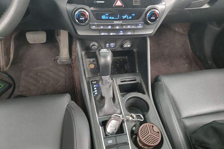 Used Hyundai Tucson 2015 1.6T Dual-Clutch Two-Wheel-Drive Smart Model Gear Lever