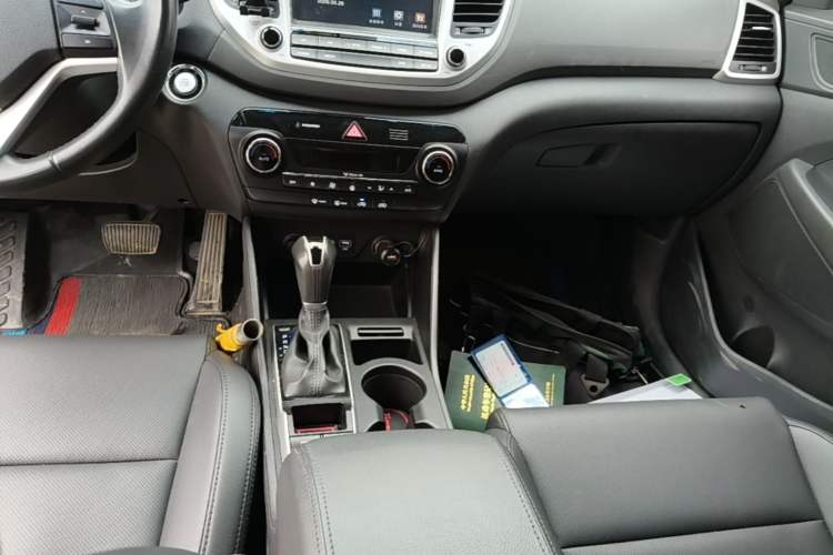 Used Hyundai Tucson 2015 1.6T Dual-Clutch Two-Wheel-Drive Smart Model Gear Lever