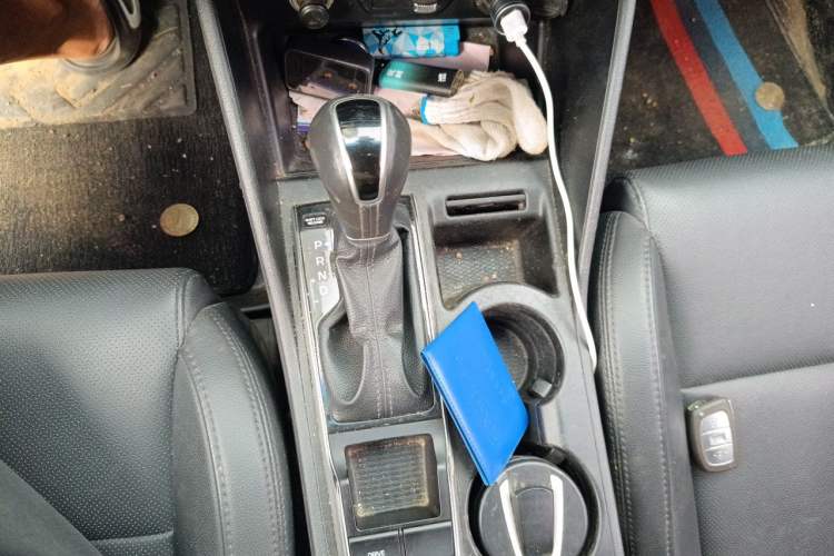Used Hyundai Tucson 2015 2.0L Automatic Two-Wheel Drive Smart Version Gear Lever