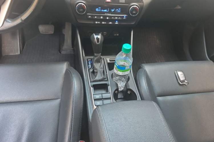 Used Hyundai Tucson 2015 1.6T Dual-Clutch Two-Wheel-Drive Smart Model Gear Lever