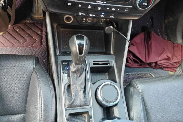 Used Hyundai Tucson 2015 1.6T Dual-Clutch Two-Wheel-Drive Smart Model Gear Lever