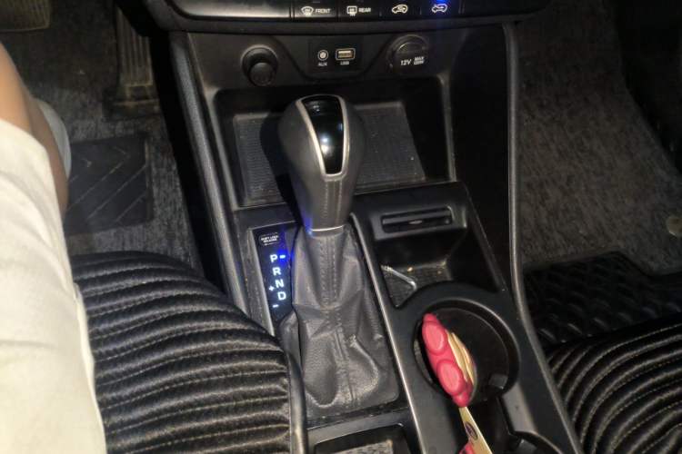 Used Hyundai Tucson 2015 1.6T Dual-Clutch Two-Wheel-Drive Leading Model Gear Lever