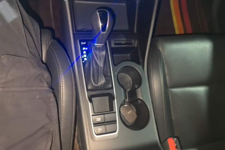 Used Hyundai Tucson 2015 1.6T Dual-Clutch Two-Wheel-Drive Smart Model Gear Lever