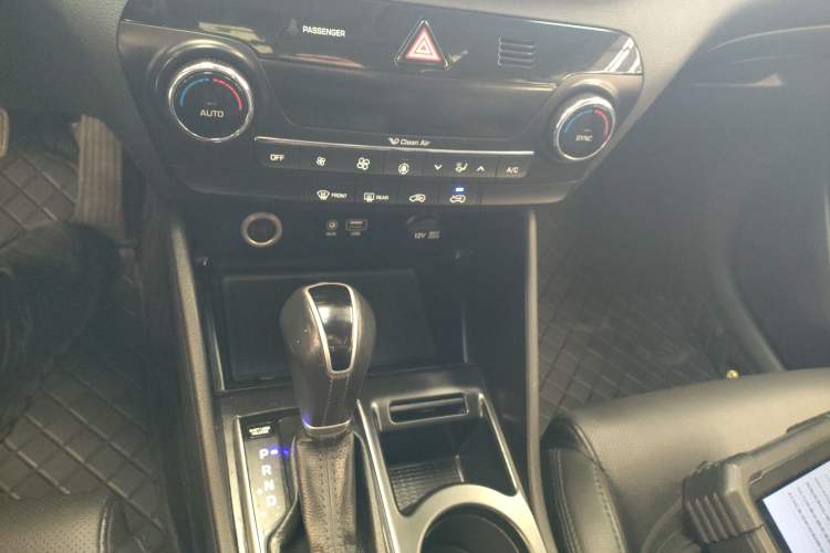 Used Hyundai Tucson 2015 1.6T Dual-Clutch Two-Wheel-Drive Smart Model Gear Lever