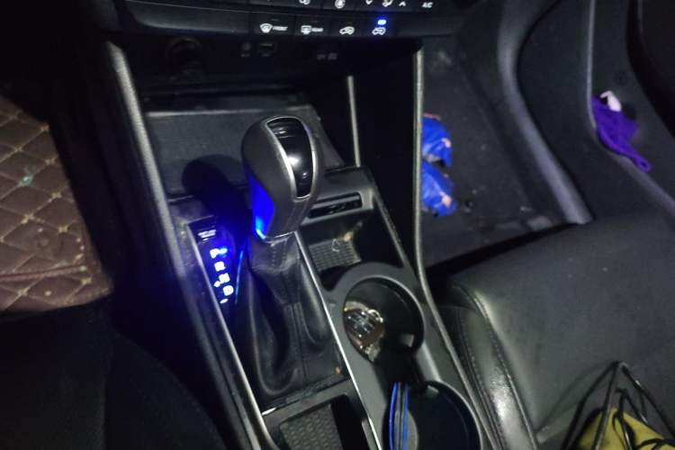 Used Hyundai Tucson 2015 1.6T Dual-Clutch Two-Wheel-Drive Smart Model Gear Lever