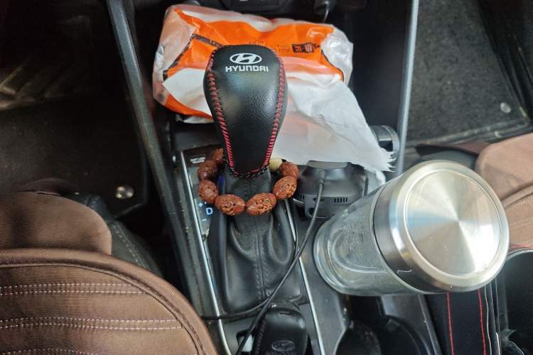 Used Hyundai Tucson 2015 2.0L Automatic Two-Wheel Drive Smart Version Gear Lever