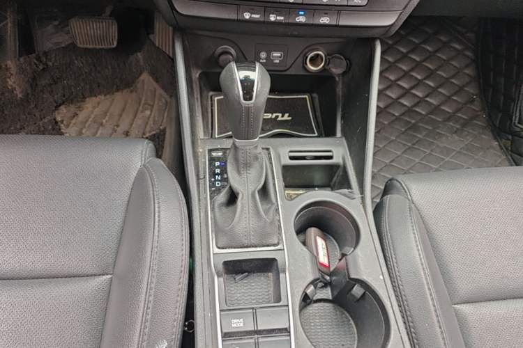 Used Hyundai Tucson 2015 1.6T Dual-Clutch Two-Wheel-Drive Smart Model Gear Lever