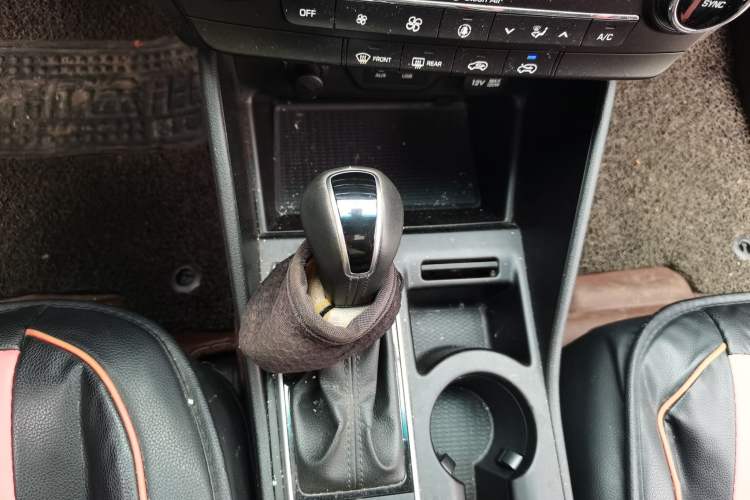 Used Hyundai Tucson 2015 1.6T Dual-Clutch Two-Wheel-Drive Smart Model Gear Lever