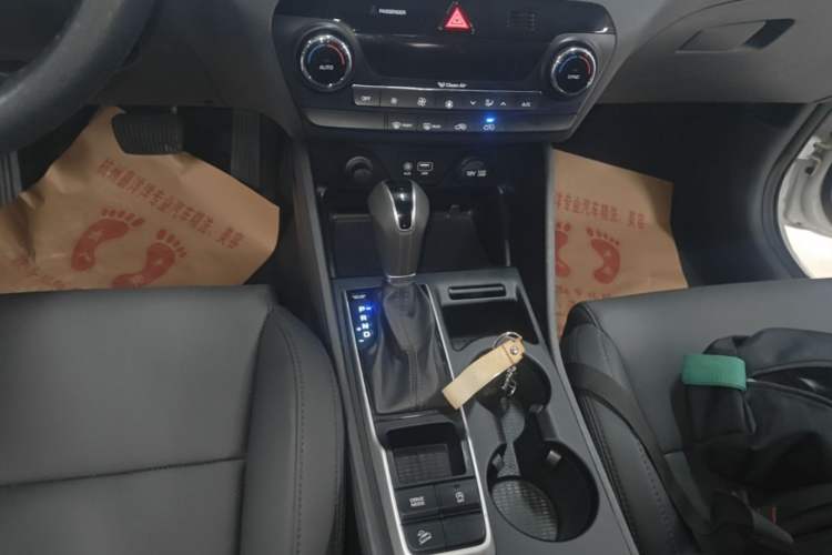 Used Hyundai Tucson 2015 1.6T Dual-Clutch Two-Wheel-Drive Leading Model Gear Lever