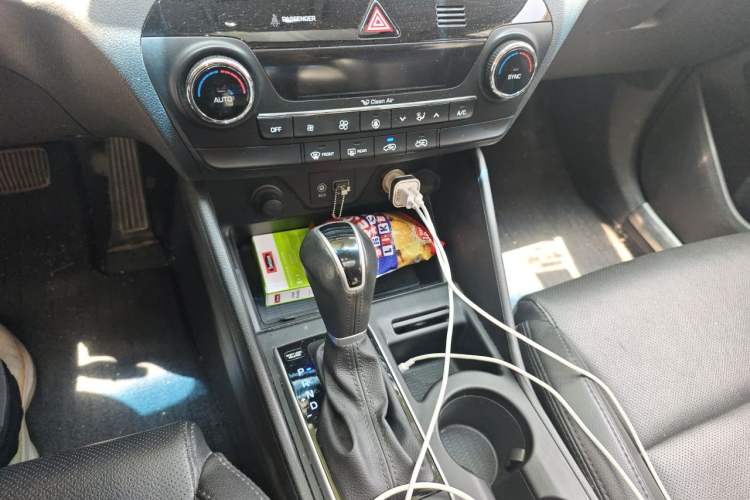Used Hyundai Tucson 2015 1.6T Dual-Clutch Two-Wheel-Drive Smart Model Gear Lever
