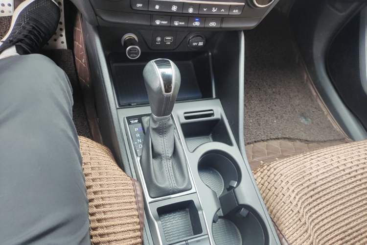 Used Hyundai Tucson 2015 1.6T Dual-Clutch Two-Wheel-Drive Leading Model Gear Lever