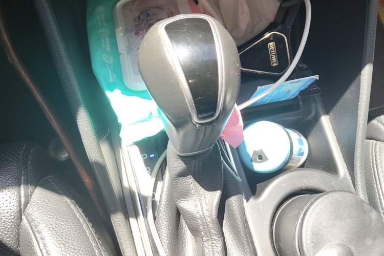 Used Hyundai Tucson 2015 2.0L Automatic Two-Wheel Drive Smart Version Gear Lever