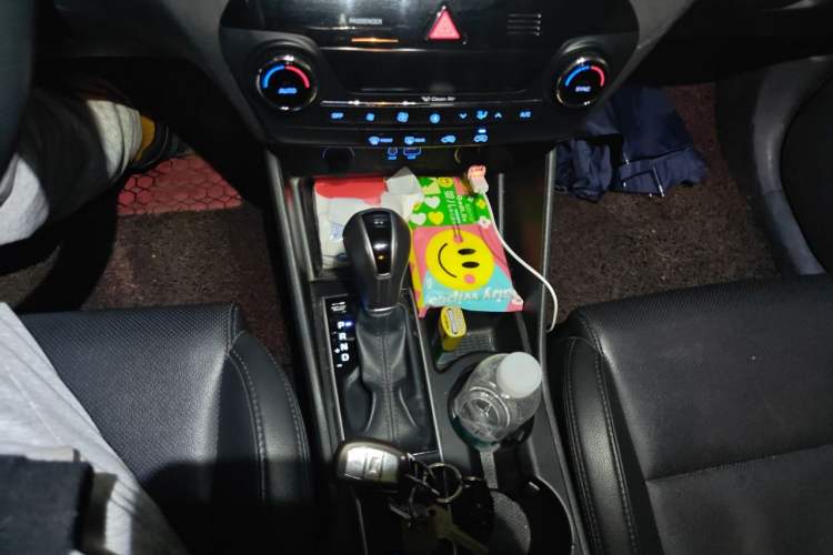 Used Hyundai Tucson 2015 1.6T Dual-Clutch Two-Wheel-Drive Smart Model Gear Lever