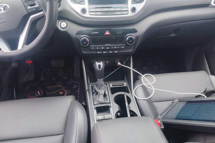 Used Hyundai Tucson 2015 1.6T Dual-Clutch Two-Wheel-Drive Smart Model Gear Lever