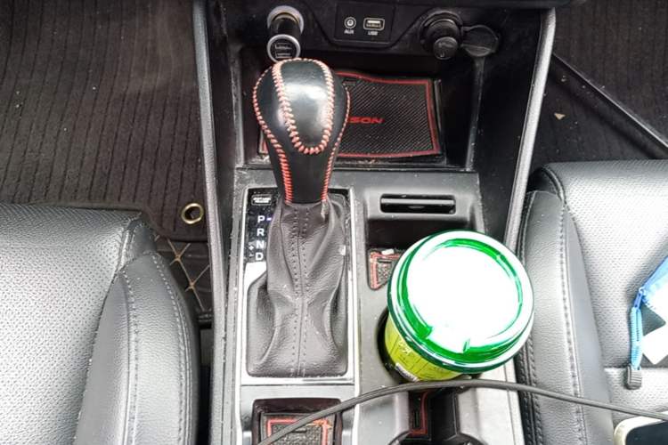 Used Hyundai Tucson 2015 2.0L Automatic Two-Wheel Drive Smart Version Gear Lever