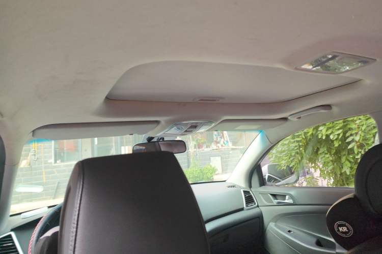 Used Hyundai Tucson 2015 1.6T Dual-Clutch Two-Wheel-Drive Smart Model Headliner