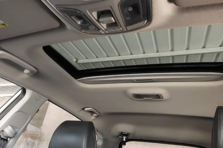 Used Hyundai Tucson 2015 1.6T Dual-Clutch Two-Wheel-Drive Smart Model Headliner