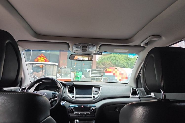 Used Hyundai Tucson 2015 1.6T Dual-Clutch Two-Wheel-Drive Smart Model Headliner