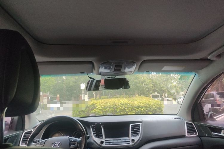 Used Hyundai Tucson 2015 1.6T Dual-Clutch Two-Wheel-Drive Smart Model Headliner