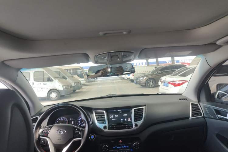Used Hyundai Tucson 2015 1.6T Dual-Clutch Two-Wheel-Drive Smart Model Headliner
