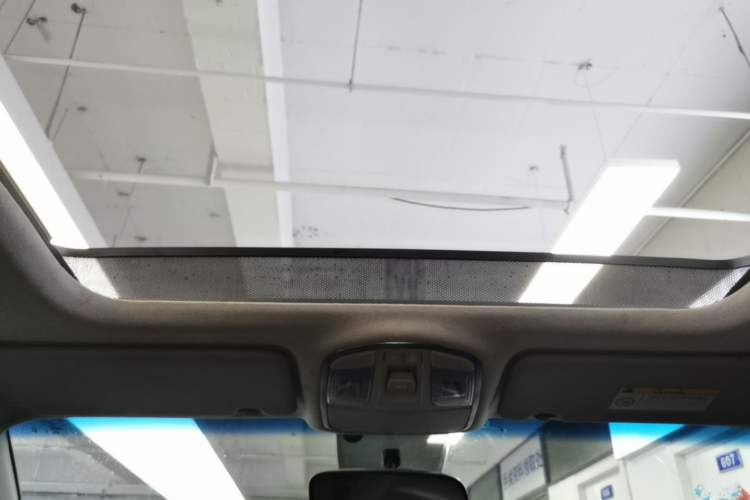 Used Hyundai Tucson 2015 1.6T Dual-Clutch Two-Wheel-Drive Smart Model Headliner