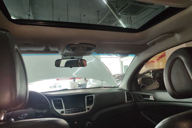 Used Hyundai Tucson 2015 1.6T Dual-Clutch Two-Wheel-Drive Smart Model Headliner