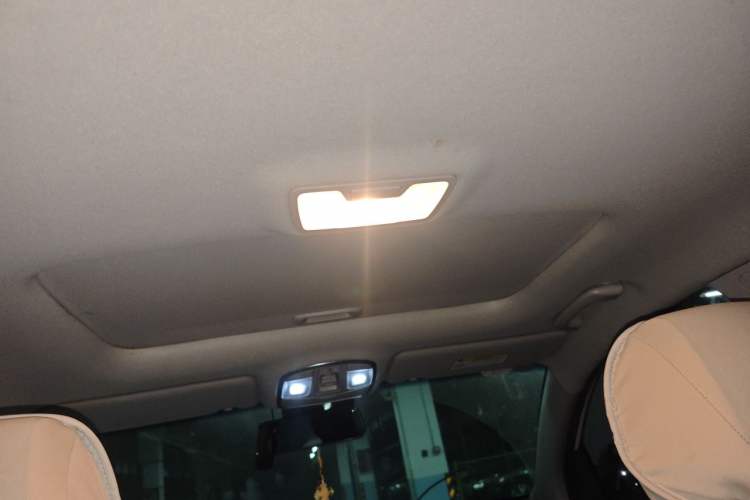 Used Hyundai Tucson 2015 1.6T Dual-Clutch Two-Wheel-Drive Smart Model Headliner