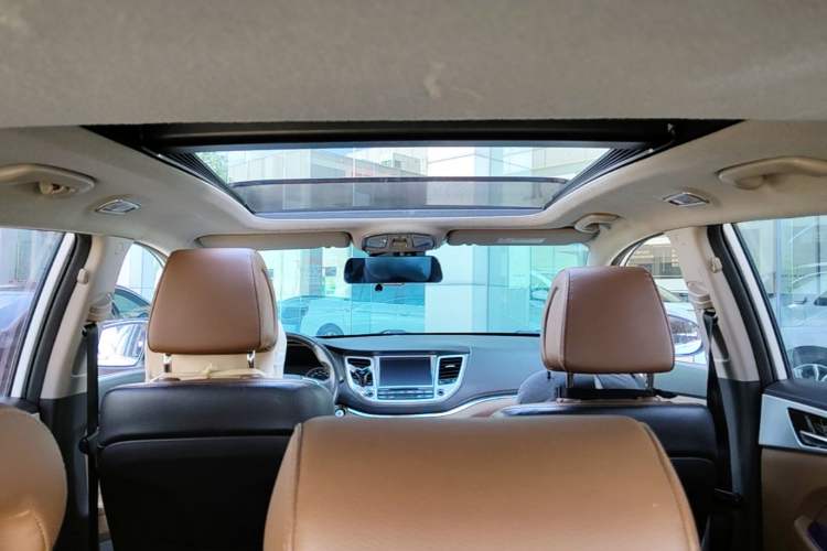 Used Hyundai Tucson 2015 1.6T Dual-Clutch Two-Wheel-Drive Smart Model Headliner