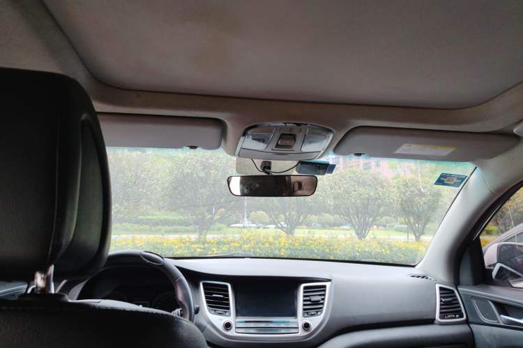 Used Hyundai Tucson 2015 1.6T Dual-Clutch Two-Wheel-Drive Smart Model Headliner