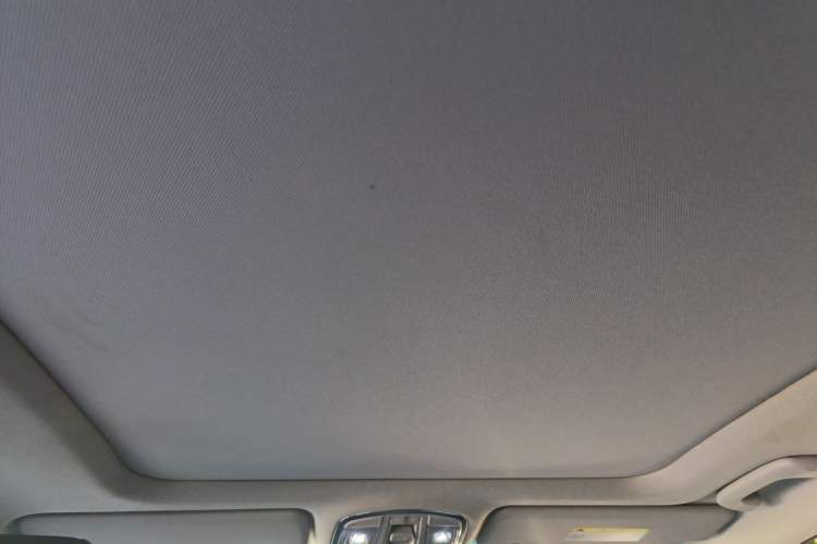 Used Hyundai Tucson 2015 1.6T Dual-Clutch Two-Wheel-Drive Smart Model Headliner