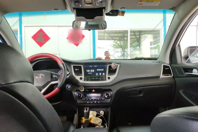 Used Hyundai Tucson 2015 1.6T Dual-Clutch Two-Wheel-Drive Smart Model Headliner