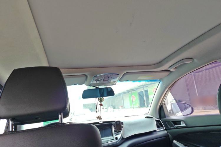 Used Hyundai Tucson 2015 1.6T Dual-Clutch Two-Wheel-Drive Smart Model Headliner