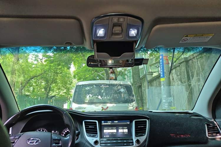 Used Hyundai Tucson 2015 1.6T Dual-Clutch Two-Wheel-Drive Smart Model Headliner