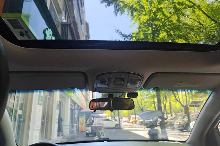 Used Hyundai Tucson 2015 1.6T Dual-Clutch Two-Wheel-Drive Smart Model Headliner