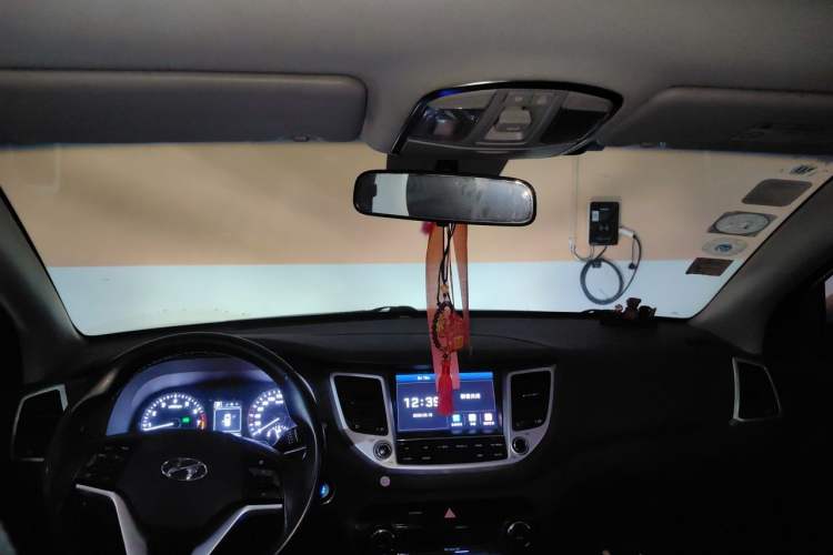 Used Hyundai Tucson 2015 1.6T Dual-Clutch Two-Wheel-Drive Smart Model Headliner