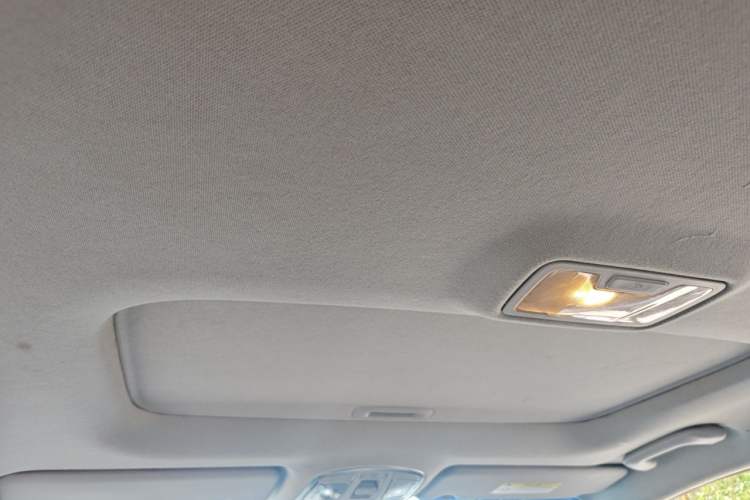 Used Hyundai Tucson 2015 1.6T Dual-Clutch Two-Wheel-Drive Smart Model Headliner