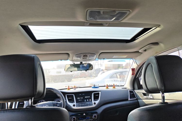 Used Hyundai Tucson 2015 1.6T Dual-Clutch Two-Wheel-Drive Smart Model Headliner