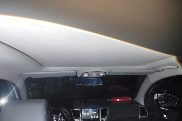 Used Hyundai Tucson 2015 1.6T Dual-Clutch Two-Wheel-Drive Smart Model Headliner