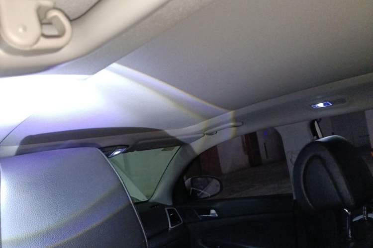 Used Hyundai Tucson 2015 1.6T Dual-Clutch Two-Wheel-Drive Smart Model Headliner